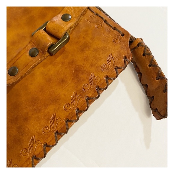 VINTAGE - LEATHER TOOLED ENVELOPE STYLE HANDBAG - Picture 6 of 9